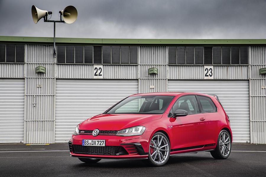  Volkswagen Golf GTi Clubsport S 2016 года  (фото 16 из 30)